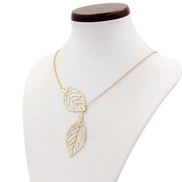 “Arya” Unique Boho Minimalist Leaf Dangle Necklace - Picture 5 of 8